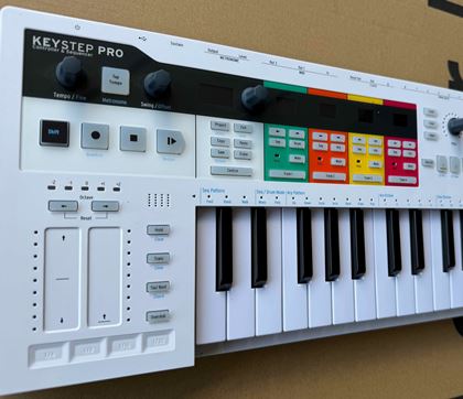 Arturia-Keystep Pro (white)